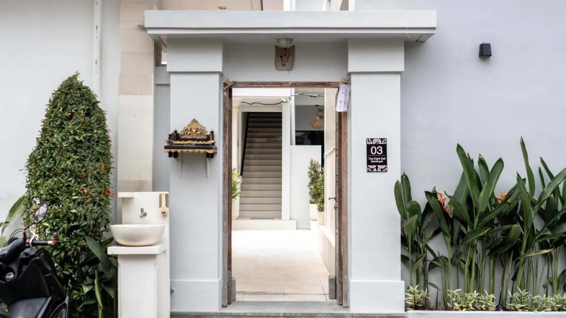 The Eight Villa & Rooms Bali - Seminyak Homestay szállás