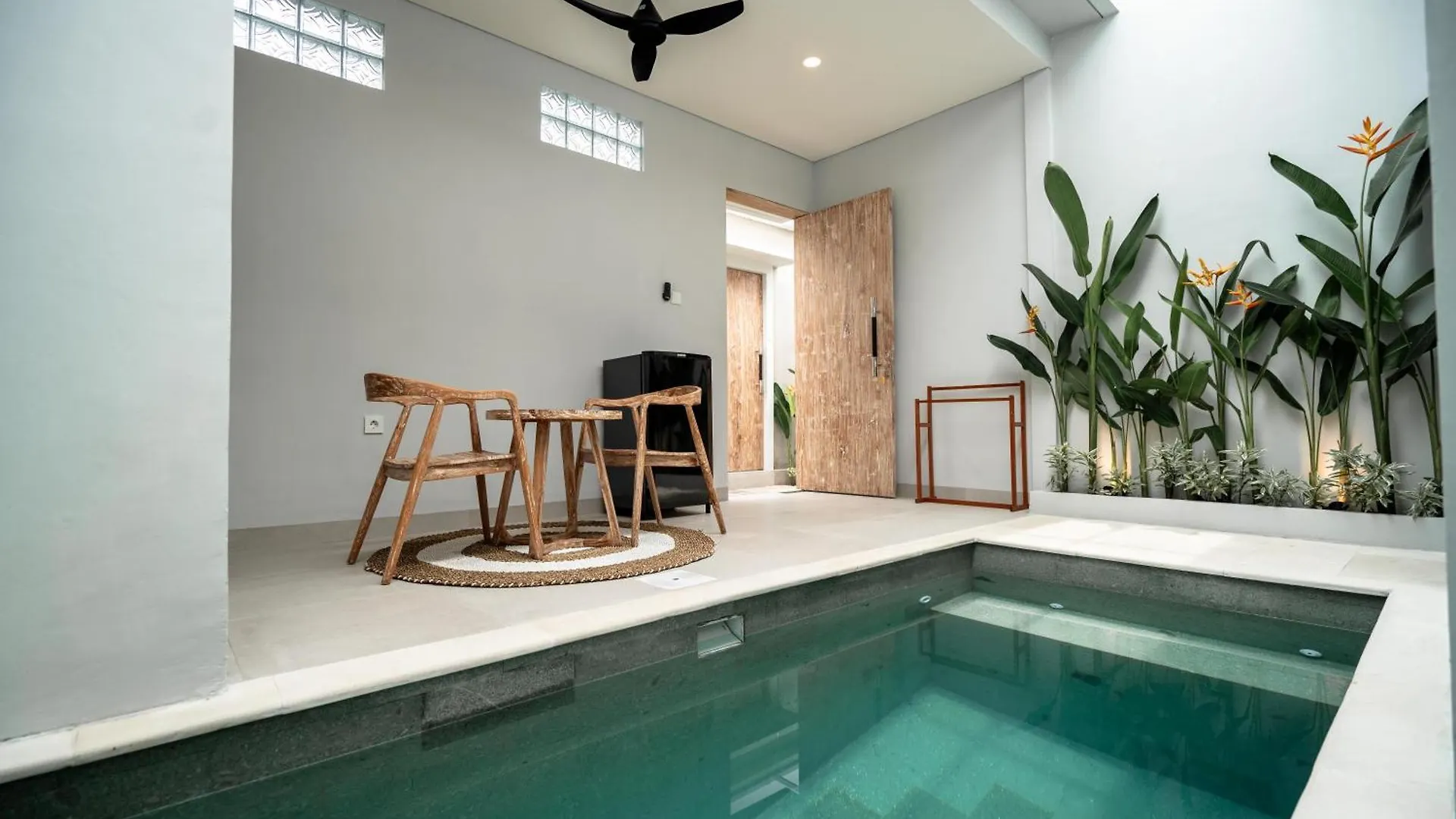 The Eight Villa & Rooms Bali - Seminyak Homestay szállás